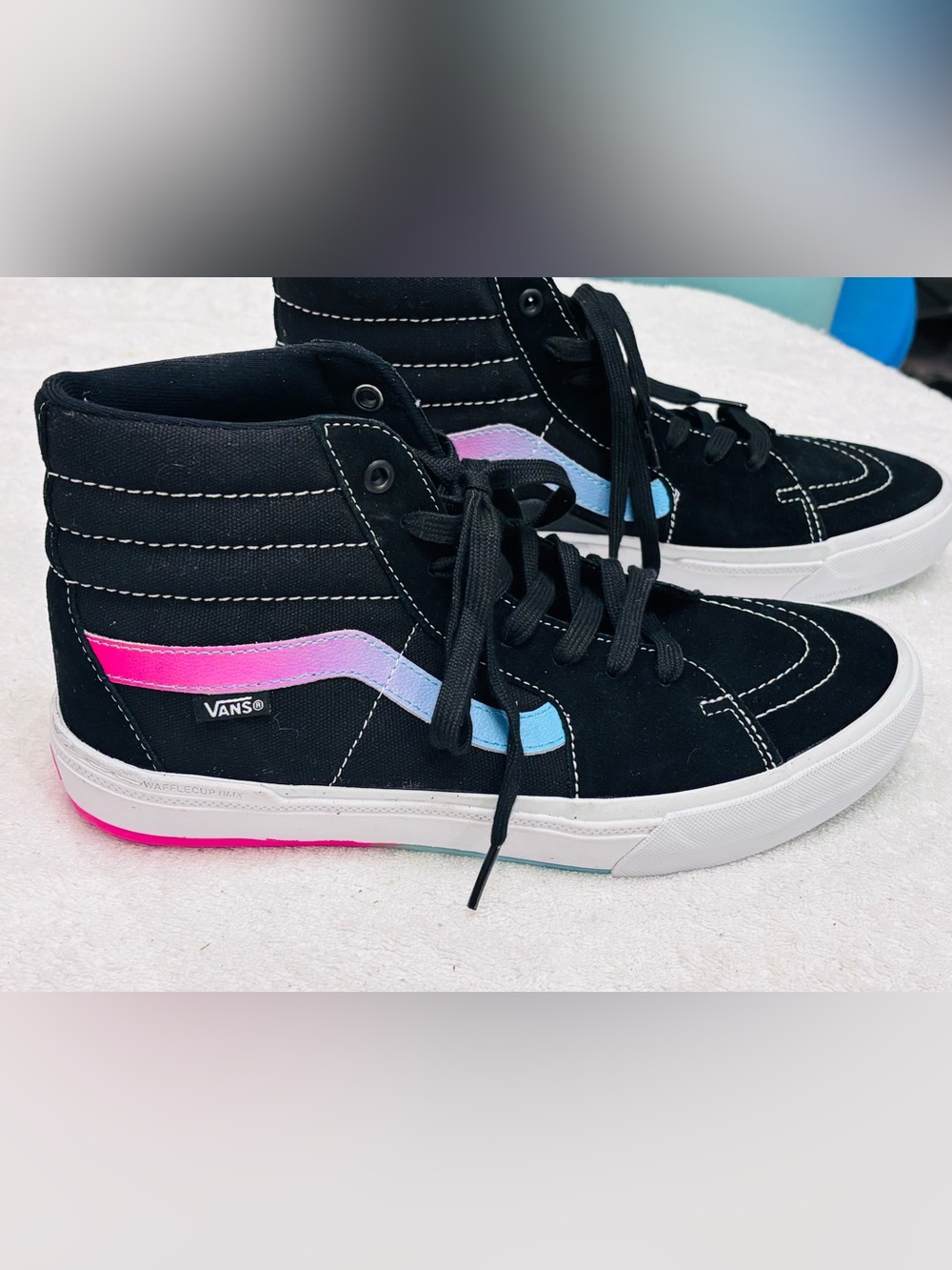 Brand New men’s High Top Vans - Size 8.5 USA /41 Euro /7.5 UK - box 17